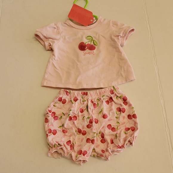 Cute outfit - Picture 1 of 5